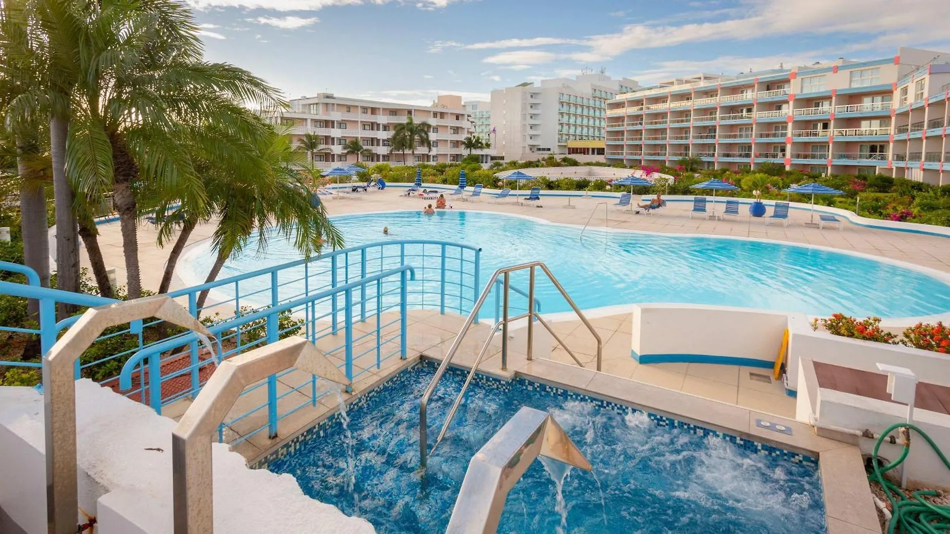 Paradise Perch - Royal Retreats At Maho Beach Lowlands